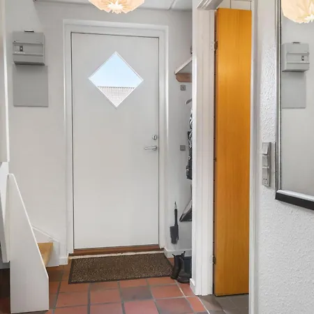 2 Bedroom Gorgeous In Apartment *